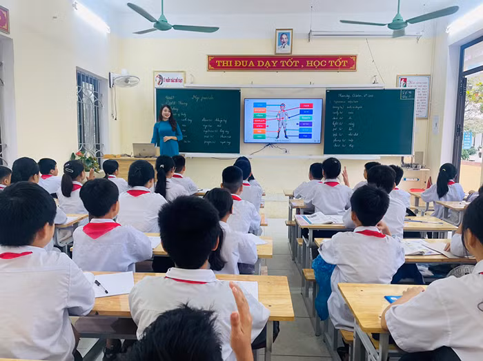 Trường Trung học cơ sở Đông Hương (thành phố Thanh Hóa) đẩy mạnh ứng dụng công nghệ số vào hoạt động dạy học (Ảnh: CTV) Trường Trung học cơ sở Đông Hương (thành phố Thanh Hóa) đẩy mạnh ứng dụng công nghệ số vào hoạt động dạy học (Ảnh: CTV)