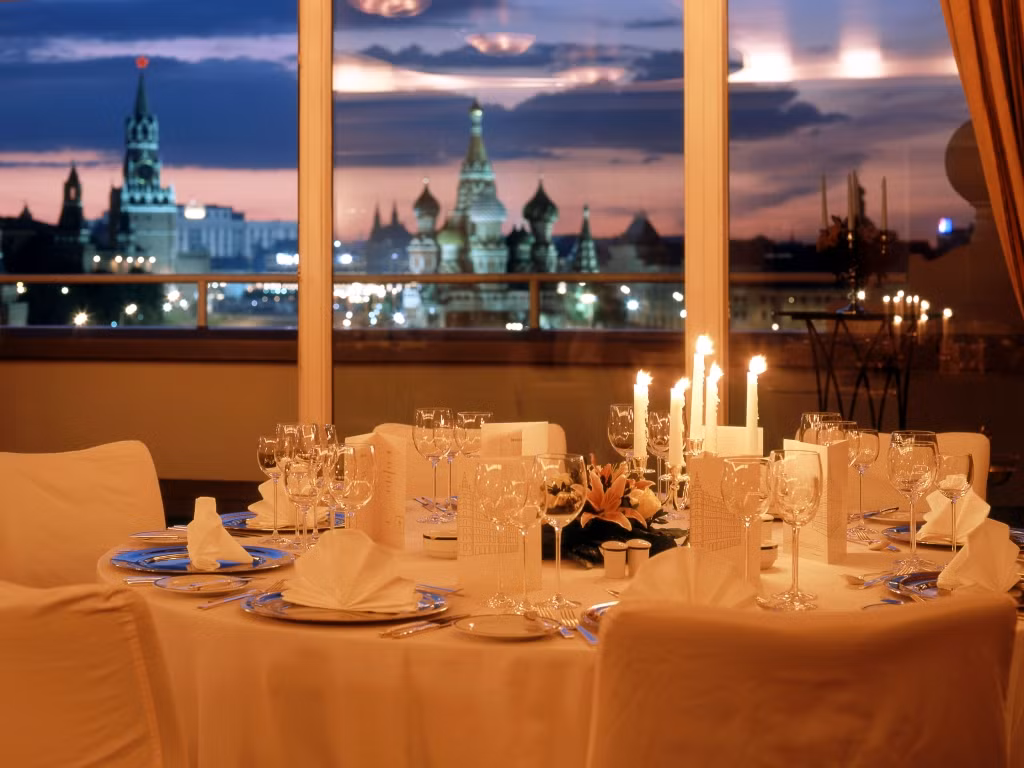 Từ khách sạn có thể ngắm được điện Kremlin của Nga Từ khách sạn có thể ngắm được điện Kremlin của Nga