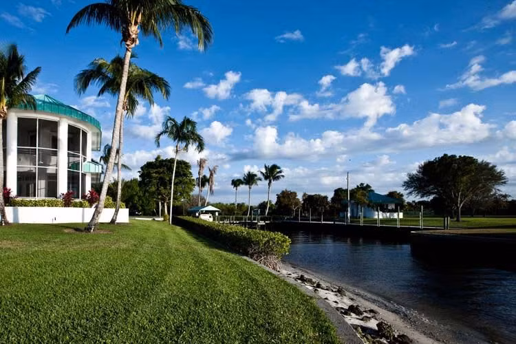 Khu bất động sản có tên Buena Vista ở Florida đang được rao bán với giá gần 11 triệu USD. Biêt thự nằm trên thửa đất diện tích 5,5 mẫu Anh. Khu bất động sản có tên Buena Vista ở Florida đang được rao bán với giá gần 11 triệu USD. Biêt thự nằm trên thửa đất diện tích 5,5 mẫu Anh.