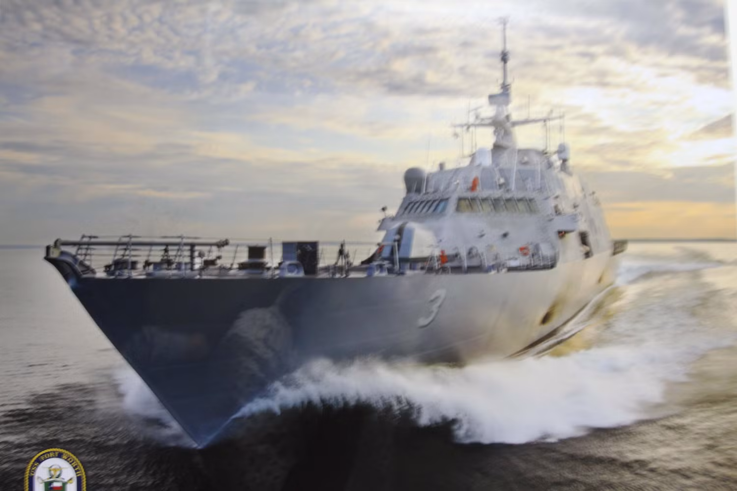 Được biết, tổng số tiền đóng tàu và trang thiết bị trên tàu tác chiến ven biển USS Fort Worth khoảng 400 triệu USD.
