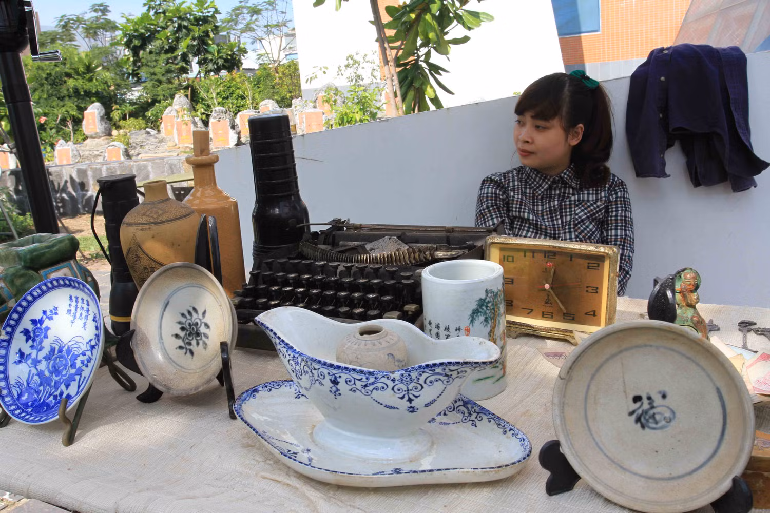 Những hiện vật trưng bày tại "Chợ phiên đồ xưa Đà thành" đem đến sự trải nghiệm độc đáo, thú vị cho người dân, du khách...