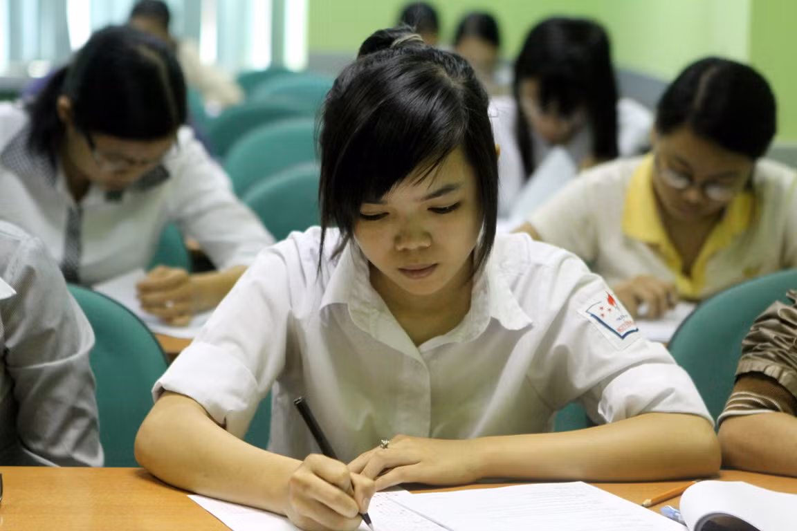 Thi Quốc gia: Thầy giáo "bốc thuốc" chữa bệnh lo lắng cho đồng nghiệp ảnh 2