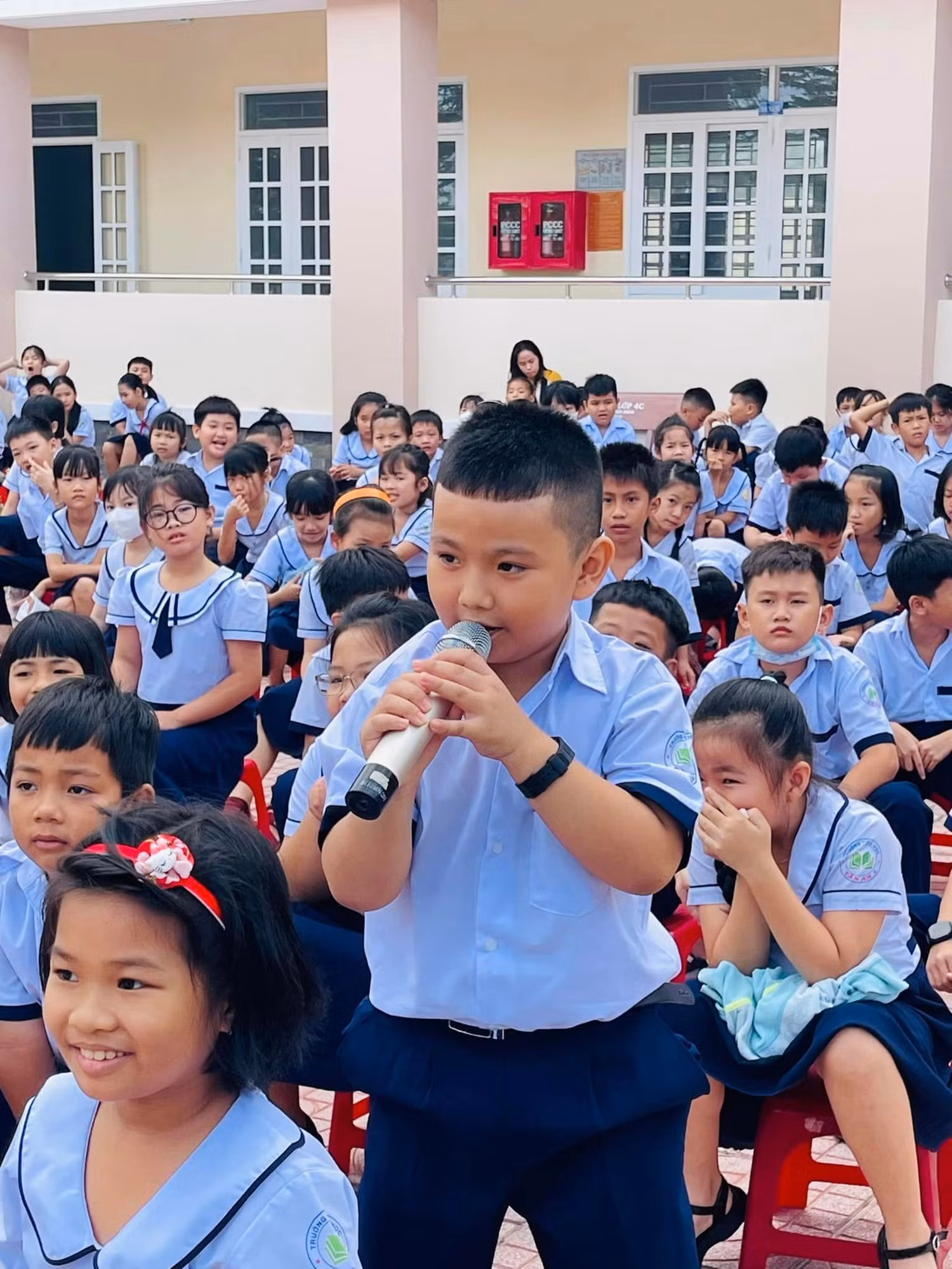 Học sinh trả lời câu hỏi giao lưu (Ảnh P.T) Học sinh trả lời câu hỏi giao lưu (Ảnh P.T)