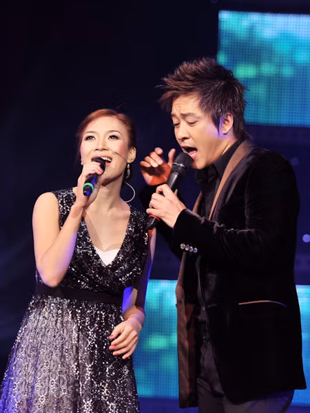 Khác với những chương trình trước, mỗi tiết mục trong liveshow đều được dàn dựng riêng biệt, nhưng vẫn kết nối với nhau xuyên suốt từ đầu đến cuối. Khác với những chương trình trước, mỗi tiết mục trong liveshow đều được dàn dựng riêng biệt, nhưng vẫn kết nối với nhau xuyên suốt từ đầu đến cuối.