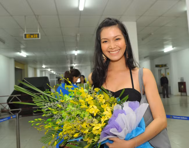 Xuất hiện tại sân bay Hải Phòng vào tháng 8/2010, Thùy Dung làm hành khách tại sân bay ngỡ ngàng vì vẻ đẹp rạng rỡ của hoa hậu Việt Nam. Xuất hiện tại sân bay Hải Phòng vào tháng 8/2010, Thùy Dung làm hành khách tại sân bay ngỡ ngàng vì vẻ đẹp rạng rỡ của hoa hậu Việt Nam.
