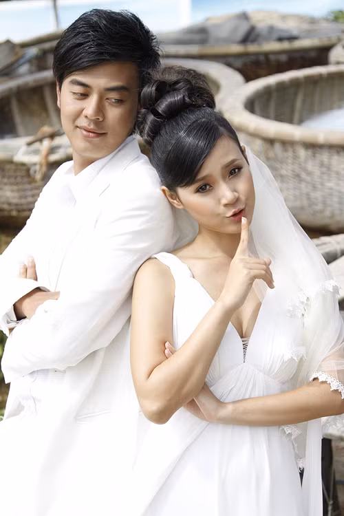 Trải qua bao sóng gió, Midu và Tuấn Tú cũng đến được với nhau. Họ tổ chức đám cưới trên bãi biển Phan Thiết lộng gió. Cả hai tay trong tay, cùng nghĩ về hạnh phúc sắp tới.