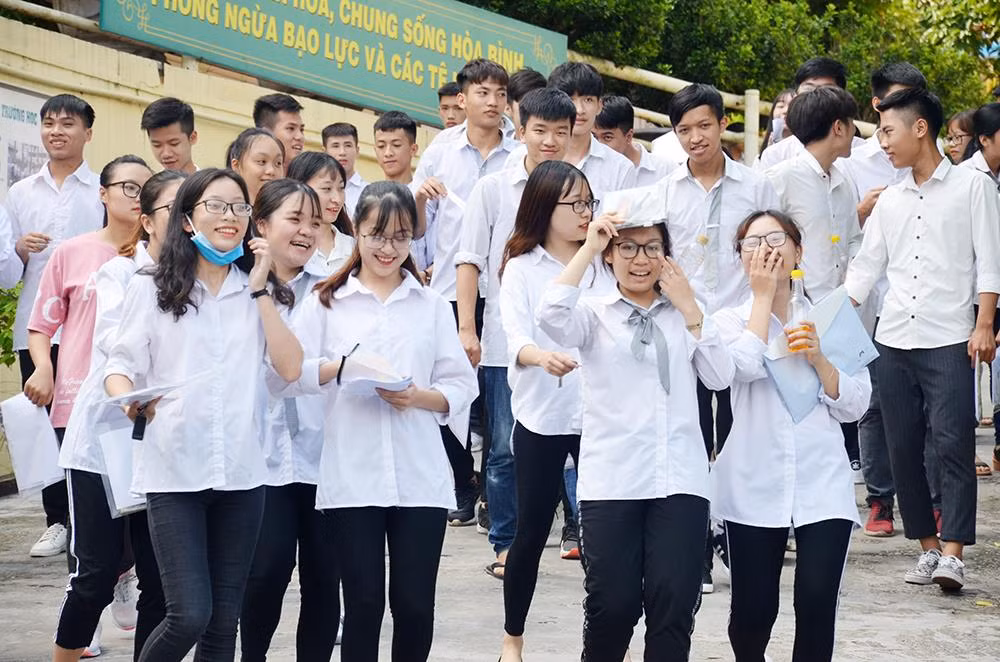Thí sinh tỉnh Quảng Ninh phấn khởi sau khi kết thúc môn thi quốc gia 2019 (Ảnh: CTV) Thí sinh tỉnh Quảng Ninh phấn khởi sau khi kết thúc môn thi quốc gia 2019 (Ảnh: CTV)