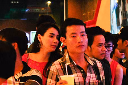 Trang Nhung 'quấn quýt không rời' với bạn trai mới ảnh 6