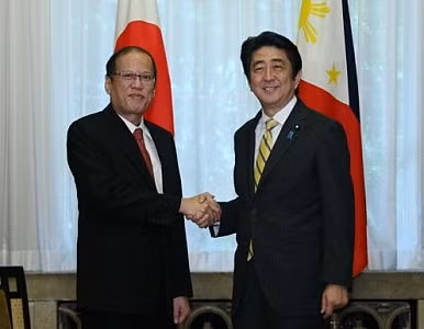 Tổng thống Philippines Benigno Aquino tại văn phòng Thủ tướng Nhật Bản Shinzo Abe Tổng thống Philippines Benigno Aquino tại văn phòng Thủ tướng Nhật Bản Shinzo Abe