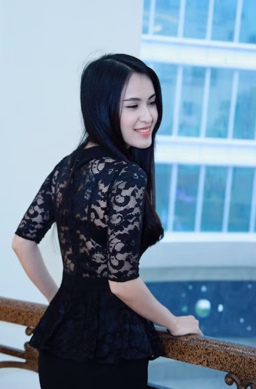 Theo thông tin được tiết lộ, hiện tại, Tú Vi đang nhận làm gương mặt đại diện cho công ty của Thanh Hằng.