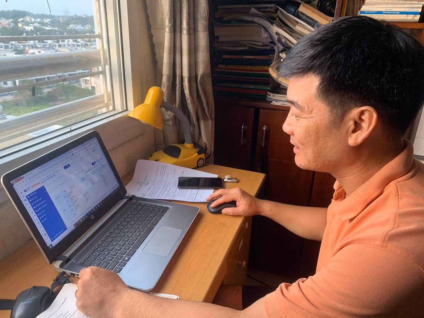 Giáo viên dạy trực tuyến trong mùa dịch (ảnh minh họa: P.N) Giáo viên dạy trực tuyến trong mùa dịch (ảnh minh họa: P.N)