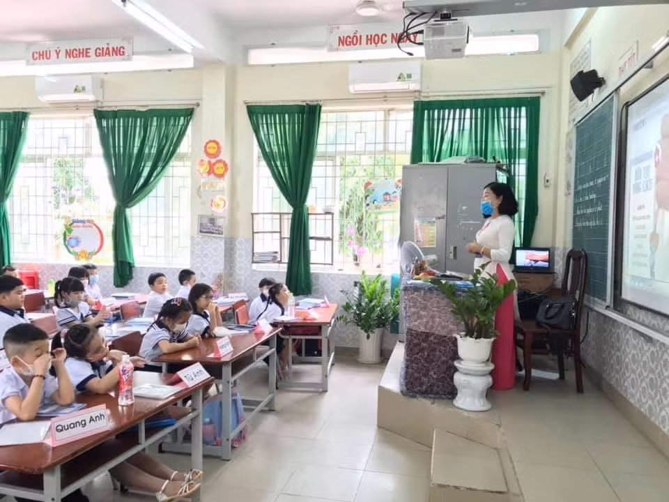 Học sinh của tỉnh Đồng Nai đang học trong lớp (ảnh minh họa: CTV) Học sinh của tỉnh Đồng Nai đang học trong lớp (ảnh minh họa: CTV)