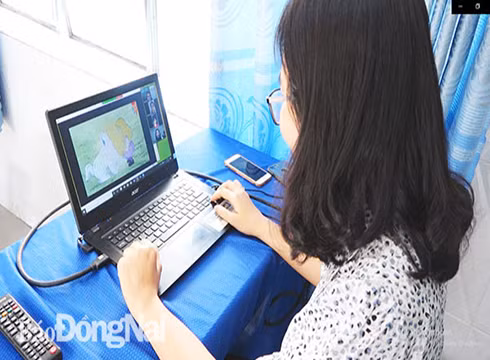 Giáo viên dạy học trực tuyến trong mùa dịch Covid-19 (ảnh minh họa: Báo Đồng Nai) Giáo viên dạy học trực tuyến trong mùa dịch Covid-19 (ảnh minh họa: Báo Đồng Nai)