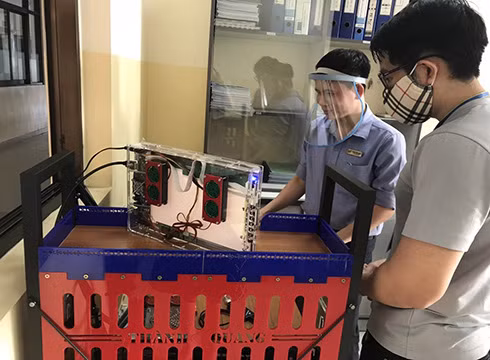 Nhóm nghiên cứu này còn có sự tham gia của các học viên, sinh viên khoa Điện - điện tử (ảnh: TDTU)