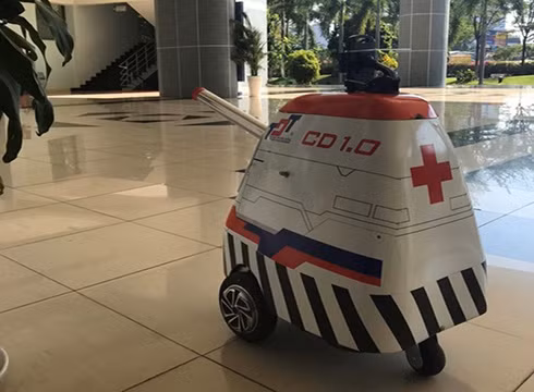 Robot khử khuẩn CD 1.0 của Trường Đại học Tôn Đức Thắng (ảnh: TDTU)