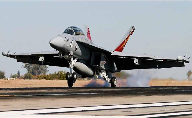 Máy bay tác chiến điện tử EA-18G Growler Mỹ