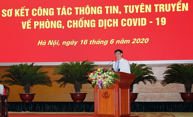 Giáo sư, Tiến sĩ Nguyễn Thanh Long - Thứ trưởng Bộ Y tế báo cáo tại Hội nghị sơ kết công tác thông tin, tuyên truyền về phòng chống dịch COVID-19.