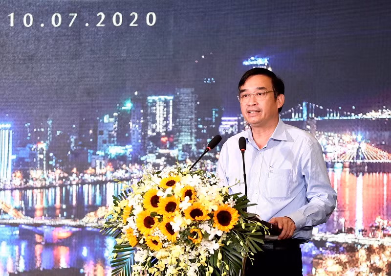 Ông Lê Trung Chinh - Phó Chủ tịch Ủy ban nhân dân Thành phố Đà Nẵng. Ông Lê Trung Chinh - Phó Chủ tịch Ủy ban nhân dân Thành phố Đà Nẵng.