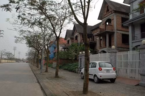 Những căn biệt thự tiền tỉ không biết bao giờ có người đến nhận Những căn biệt thự tiền tỉ không biết bao giờ có người đến nhận
