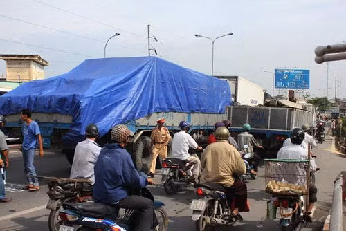 Mất lái, 3 ô tô "dính" vào nhau trên QL 1A, Tin tức trong ngày, tai nan lien hoan, tai nan giao thong, tai nan, xe tai, xe dong lanh, xe tai mat lai, xe mat lai, bao, tin nhanh, tin hot, tin tuc