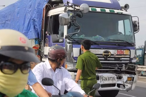 Mất lái, 3 ô tô "dính" vào nhau trên QL 1A, Tin tức trong ngày, tai nan lien hoan, tai nan giao thong, tai nan, xe tai, xe dong lanh, xe tai mat lai, xe mat lai, bao, tin nhanh, tin hot, tin tuc