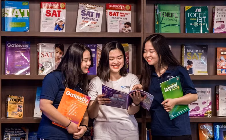 Nắm bắt được nhu cầu tiếp cận giáo dục Mỹ với chi phí rẻ, IvyPrep Education đã hợp tác với Đại học Missouri triển khai chương trình luyện thi lấy bằng Tú tài Mỹ do Đại học Missouri – Hoa Kỳ cấp với chi phí toàn khóa chỉ có 280 triệu đồng bắt đầu tuyển sinh tại Việt Nam trong năm học 2018 – 2019. Nắm bắt được nhu cầu tiếp cận giáo dục Mỹ với chi phí rẻ, IvyPrep Education đã hợp tác với Đại học Missouri triển khai chương trình luyện thi lấy bằng Tú tài Mỹ do Đại học Missouri – Hoa Kỳ cấp với chi phí toàn khóa chỉ có 280 triệu đồng bắt đầu tuyển sinh tại Việt Nam trong năm học 2018 – 2019.