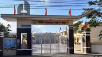 Trường thu tiền chống trượt, Tiến sĩ lừa tình và 231 cái tát vào mặt học trò ảnh 3 Trường thu tiền chống trượt, Tiến sĩ lừa tình và 231 cái tát vào mặt học trò ảnh 3