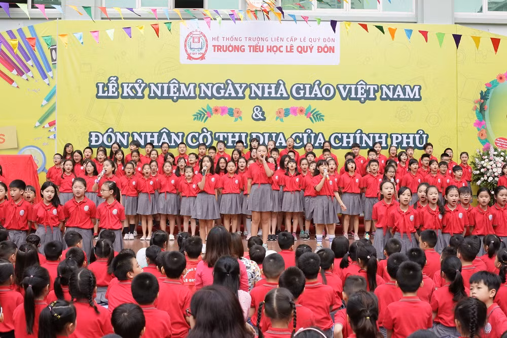 Các bạn nhỏ trường Tiểu học Lê Quý Đôn đã thể hiện tình yêu và niềm tự hào về mái trường của mình bằng những ca khúc, điệu nhảy hết sức ấn tượng