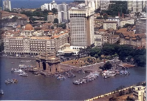 Mumbai, Ấn Độ, Giá phòng đôi tại khách sạn 4 sao: 147,84 USD Giá 3km taxi: 2,75 USD Giá 2 ly cocktail tại khách sạn 5 sao: 25,56 USD Giá bữa tối cho hai người (kèm một chai rượu): 63,03 USD Tổng: 239,18 USD