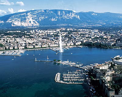 Geneva, Thụy Sĩ eneva là nơi ở của các tổ chức quốc tế như Liên hợp quốc, Chữ thập đỏ. Đây là trung tâm của ngân hàng, công nghệ, các cơ quan chính phủ. Nơi đây mọi thứ đều trở nên đắt đỏ với mức chi phí cho bữa trưa ăn nhanh là 33,70 USD 1kg gạo: 4,70 USD
