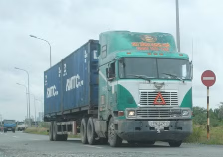 Doanh nghiệp vận tải hàng hóa đang chịu nhiều áp lực vì chi phí tăng cao, khách hàng thì ép giá vì sản xuất khó khăn Doanh nghiệp vận tải hàng hóa đang chịu nhiều áp lực vì chi phí tăng cao, khách hàng thì ép giá vì sản xuất khó khăn