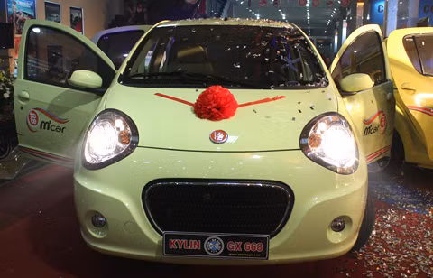 8.Tobe Mcar thuộc hãng Geely, có dung tích xylanh 1.3L, sử dụng hộp số tự động 4 cấp và có giá bán khoảng 340 triệu đồng/chiếc. Xe do công ty Kylin nhập khẩu nguyên chiếc và phân phối chính hãng. 8.Tobe Mcar thuộc hãng Geely, có dung tích xylanh 1.3L, sử dụng hộp số tự động 4 cấp và có giá bán khoảng 340 triệu đồng/chiếc. Xe do công ty Kylin nhập khẩu nguyên chiếc và phân phối chính hãng.