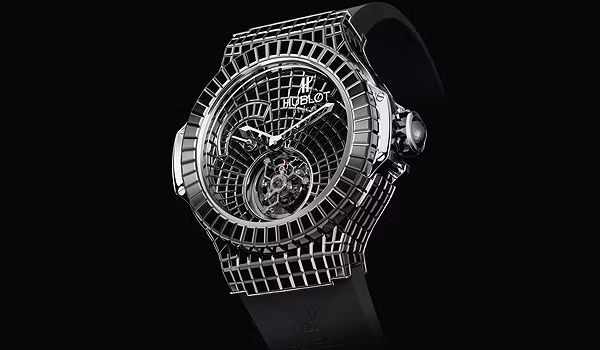 Chiếc đồng hồ mang tên Black Caviar Bang của hiệu Hublot được gắn những viên kim cương đen bề ngoài mặt tròn của đồng hồ. Với 544 viên kim cương, gộp lại khoảng tầm 34.5 carats. Chiếc đồng hồ còn có 18 carat vàng trắng và sử dụng loại dây quai da đen. Chiếc đồng hồ này từng đạt giải phần thưởng cho chiếc đồng hồ trang sức đẹp và đắt nhất thế giới năm 2009. Nó có giá bán là 1 triệu USD Chiếc đồng hồ mang tên Black Caviar Bang của hiệu Hublot được gắn những viên kim cương đen bề ngoài mặt tròn của đồng hồ. Với 544 viên kim cương, gộp lại khoảng tầm 34.5 carats. Chiếc đồng hồ còn có 18 carat vàng trắng và sử dụng loại dây quai da đen. Chiếc đồng hồ này từng đạt giải phần thưởng cho chiếc đồng hồ trang sức đẹp và đắt nhất thế giới năm 2009. Nó có giá bán là 1 triệu USD