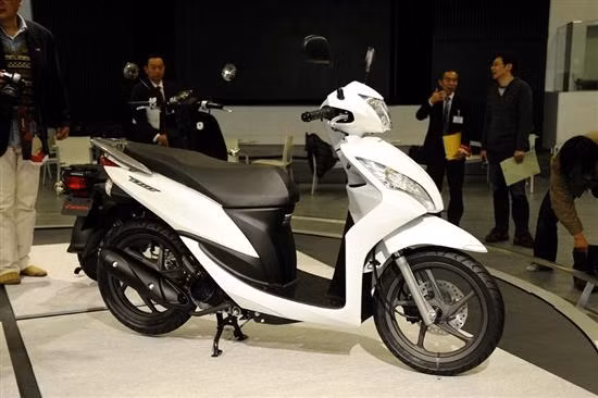 Honda Spacy i Mẫu xe gợi nhớ đến quá khứ huy hoàng của Spacy 125 tuy nhiên Spacy i lại có thiết kế bên ngoài khá giống với Vision.