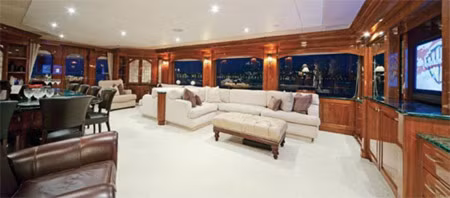 Du thuyền có 6 phòng ngủ cho 12 người.