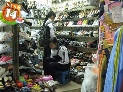 Giày dép cũng không ngoại lệ