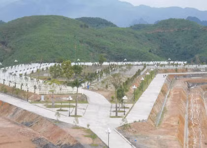 Toàn cảnh đồi Kim của nghĩa trang Lạc Hồng Viên