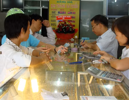 Giá vàng trong nước tăng mạnh theo giá vàng thế giới