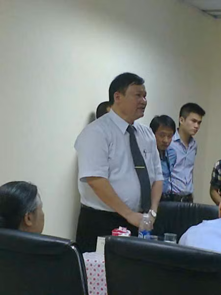 Ông Trần Đức Minh trong buổi tiếp xúc với cư dân. Ông Trần Đức Minh trong buổi tiếp xúc với cư dân.