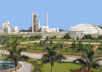 6. Vinaconex: Theo báo cáo tài chính quý II và 6 tháng đầu năm của Tổng công ty cổ phần Xuất nhập khẩu và Xây dựng Việt Nam (Vinaconex - mã VCG), đơn vị đang vay và nợ các ngân hàng hơn 1.112 tỷ đồng. Trong đó, nợ ngắn hạn khoảng 400 tỷ, còn nợ dài hạn đến hạn trả khoảng 712 tỷ đồng. 6. Vinaconex: Theo báo cáo tài chính quý II và 6 tháng đầu năm của Tổng công ty cổ phần Xuất nhập khẩu và Xây dựng Việt Nam (Vinaconex - mã VCG), đơn vị đang vay và nợ các ngân hàng hơn 1.112 tỷ đồng. Trong đó, nợ ngắn hạn khoảng 400 tỷ, còn nợ dài hạn đến hạn trả khoảng 712 tỷ đồng.
