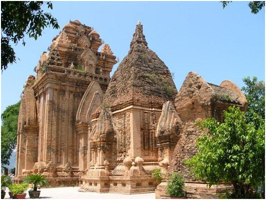 Nha Trang còn nổi tiếng với Tháp Bà Ponagar Nha Trang còn nổi tiếng với Tháp Bà Ponagar
