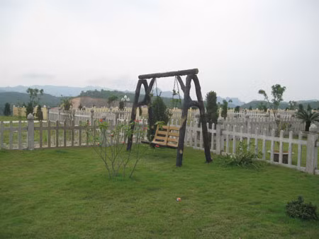 Xích đu giả gỗ Xích đu giả gỗ