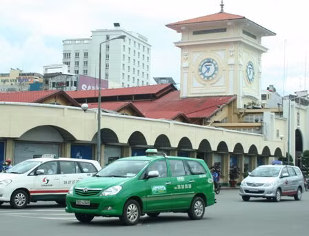 Giá xăng tăng khiến các hãng taxi phải hoãn việc đề nghị tăng giá cước để họp bàn thống nhất mức tăng cước… cao hơn Giá xăng tăng khiến các hãng taxi phải hoãn việc đề nghị tăng giá cước để họp bàn thống nhất mức tăng cước… cao hơn