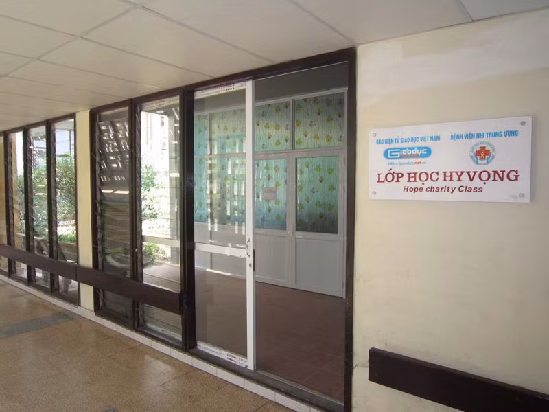 Phòng học mới giờ đã khang trang hơn, rộng rãi hơn Phòng học mới giờ đã khang trang hơn, rộng rãi hơn