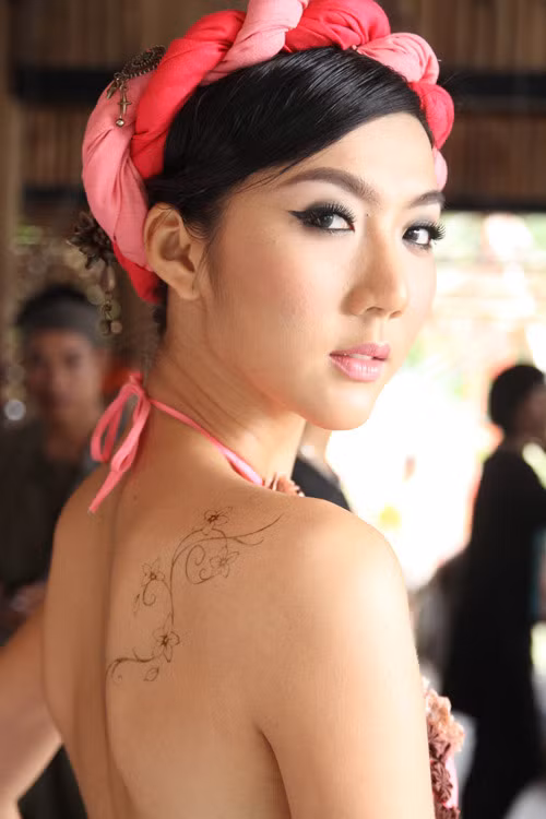 Ngọc Quyên ấn tượng với hình xăm hoa tím trong vai Đào thị trong bộ phim Mỹ nhân kế