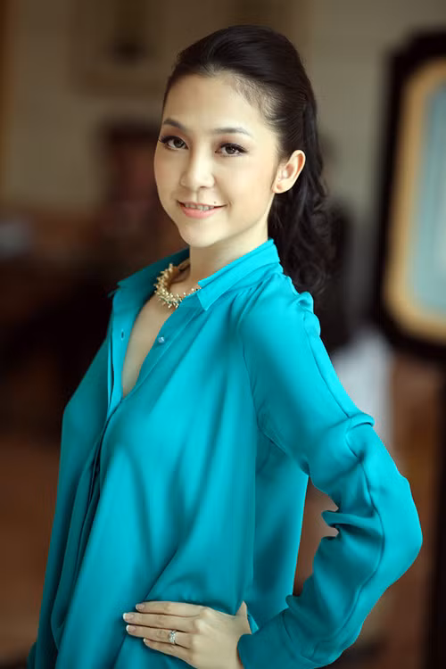 Chiếc cằm của "chim công làng múa" có sự khác trước.
