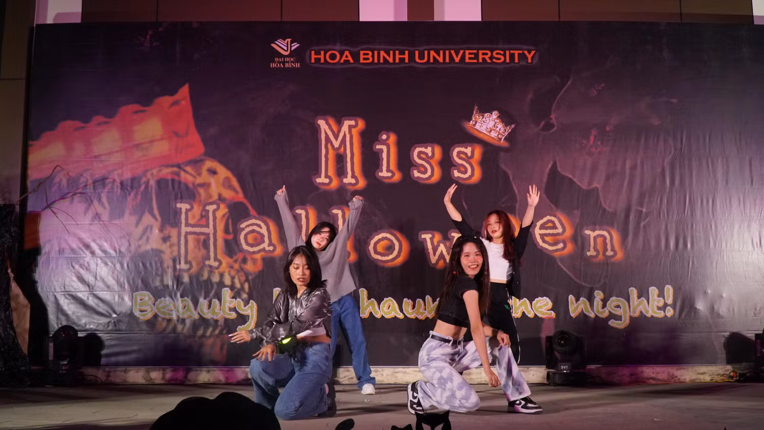 Các tiết mục văn nghệ chào mừng đêm hội Halloween.