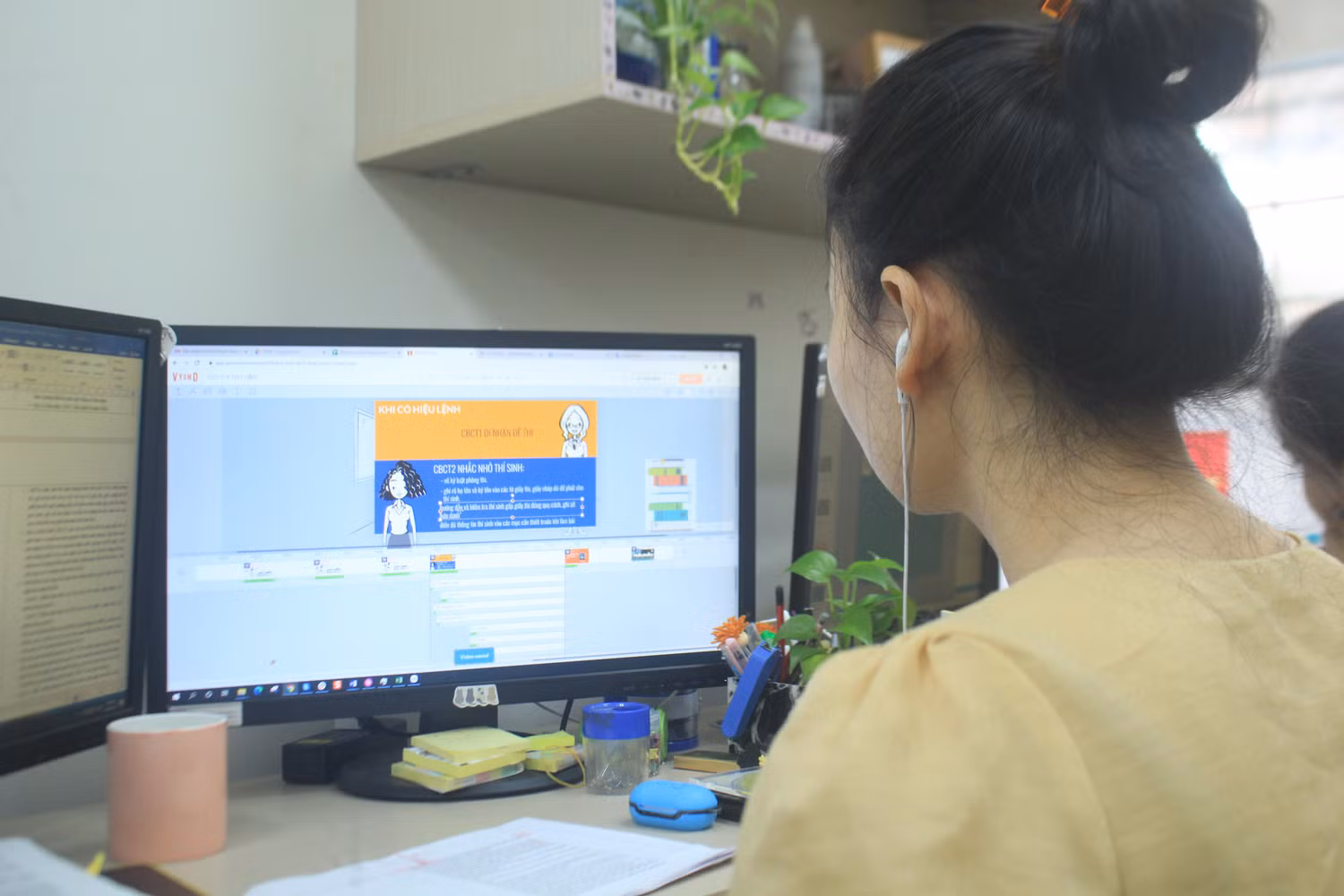 Xây dựng học liệu điện tử, tài nguyên giáo dục mở trực tuyến là một việc làm quan trọng trong đào tạo trực tuyến. (Ảnh: Phạm Minh) Xây dựng học liệu điện tử, tài nguyên giáo dục mở trực tuyến là một việc làm quan trọng trong đào tạo trực tuyến. (Ảnh: Phạm Minh)