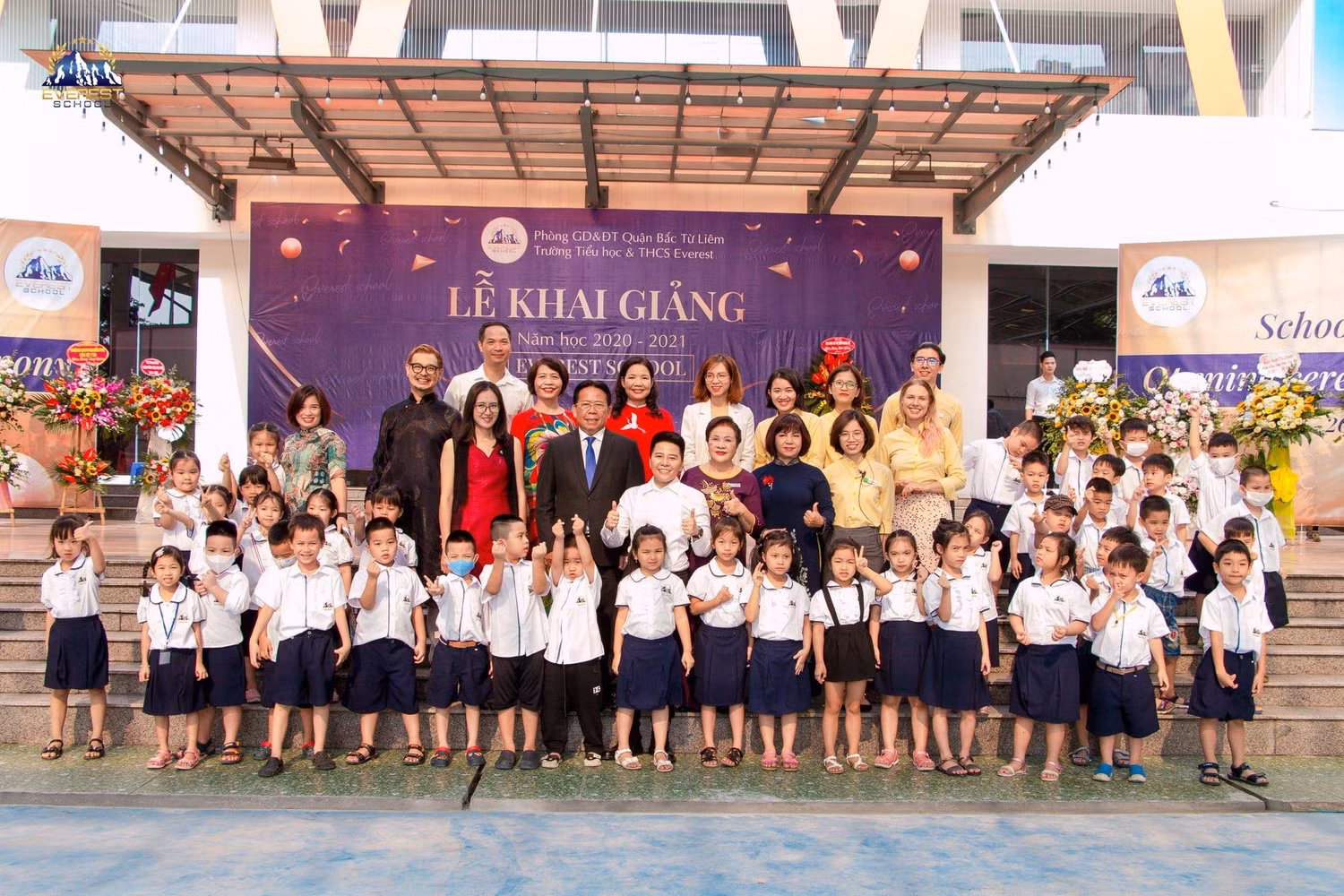 Tiến sĩ khoa học Nghiêm Vũ Khải cho rằng nên khuyến khích việc học tập, nghiên cứu. Tiến sĩ khoa học Nghiêm Vũ Khải cho rằng nên khuyến khích việc học tập, nghiên cứu.