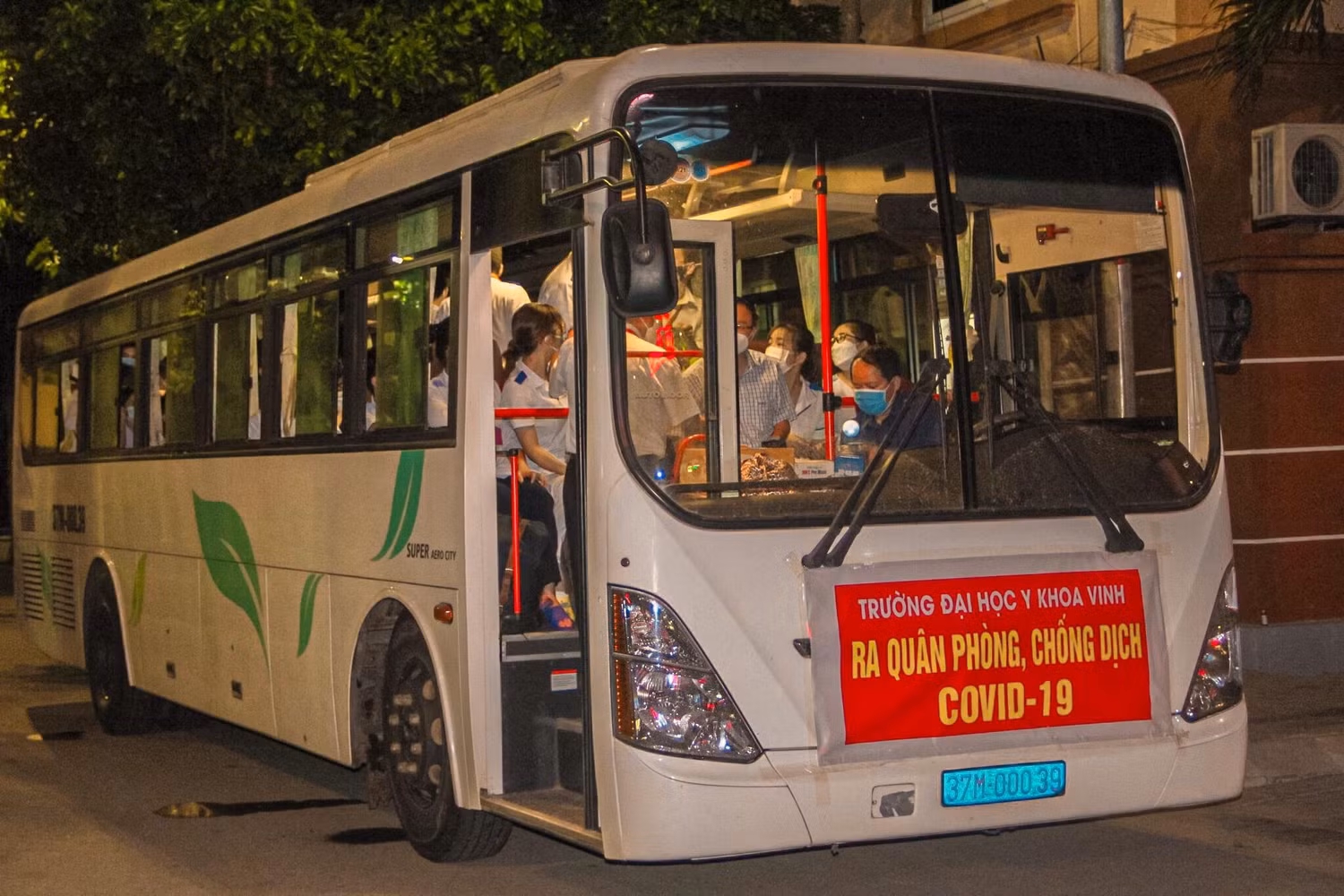Đoàn tình nguyện đã được tập huấn kỹ lưỡng để hỗ trợ công việc lấy mẫu xét nghiệm cũng như các khâu hỗ trợ trong phòng chống dịch. (Ảnh: NVCC)